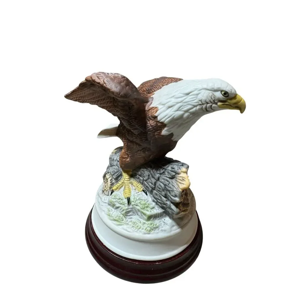 Americana Birds in Flight Collection Bald Eagle Figurine Royal Heritage Limited!